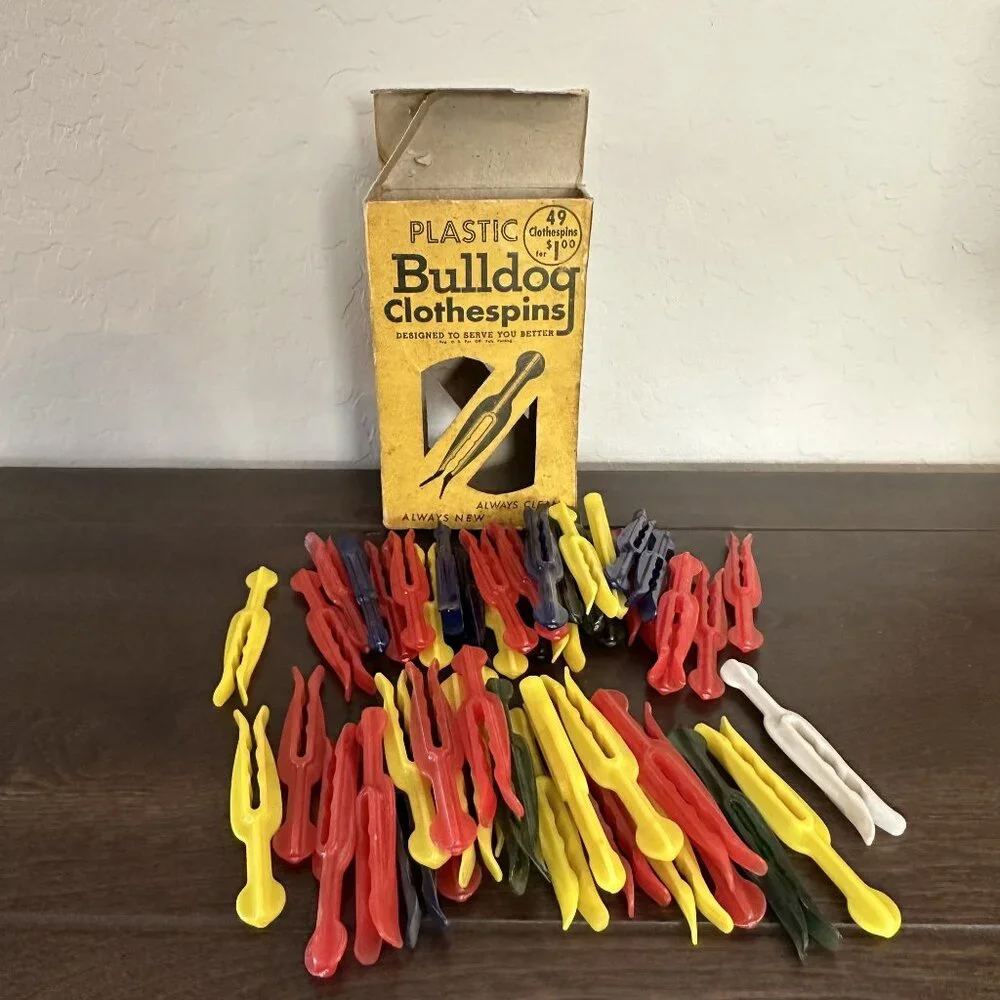 Vintage Bulldog Clothes Laundry Pins Hard Plastic 49 Pcs 1950s Assorted Colors - Picture 12 of 12